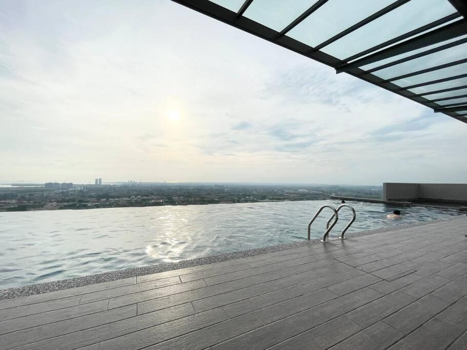 Quartz Near To Jonker Walk With Infinity Pool Cozy 3B2B Apartamento Malacca Exterior foto