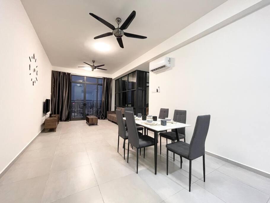 Quartz Near To Jonker Walk With Infinity Pool Cozy 3B2B Apartamento Malacca Exterior foto