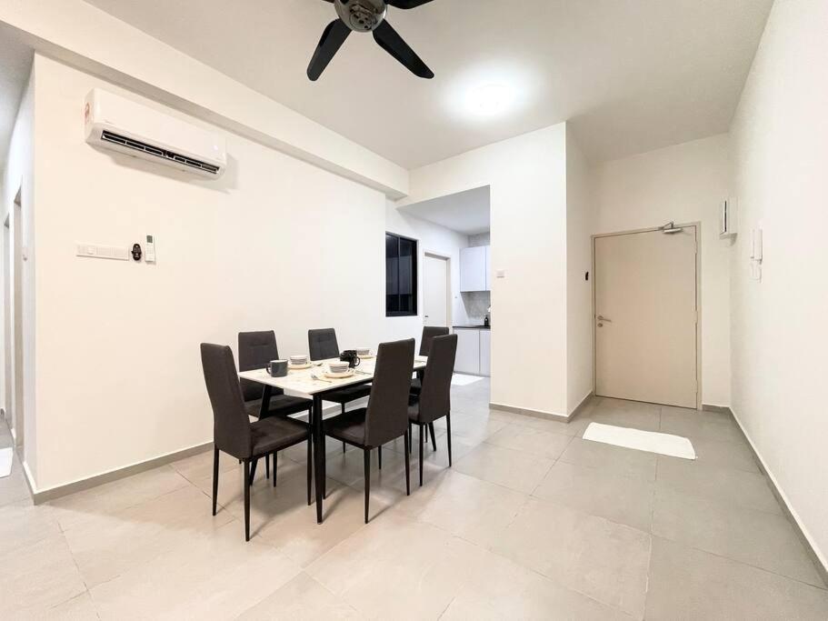 Quartz Near To Jonker Walk With Infinity Pool Cozy 3B2B Apartamento Malacca Exterior foto
