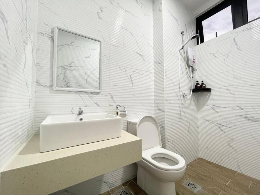 Quartz Near To Jonker Walk With Infinity Pool Cozy 3B2B Apartamento Malacca Exterior foto